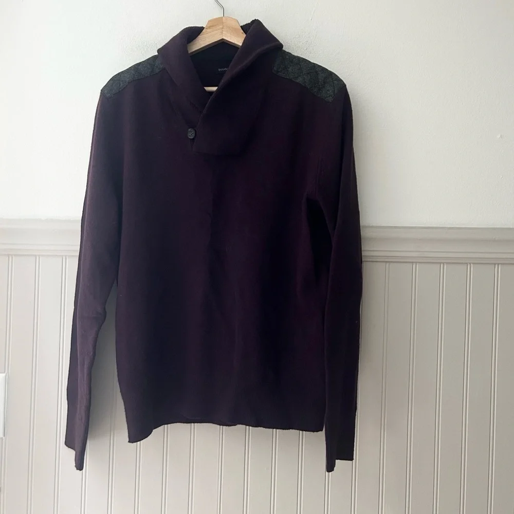 Banana Republic Men’s Medium Deep Purple Merino Wool Blend V-Neck Sweater